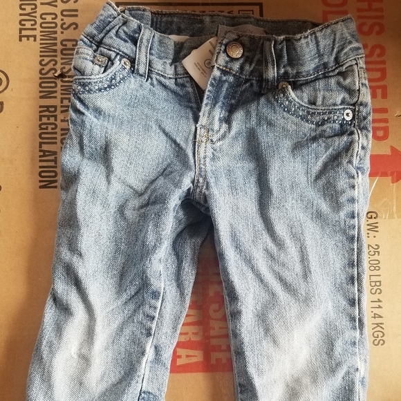 Capris - Picture 1 of 3